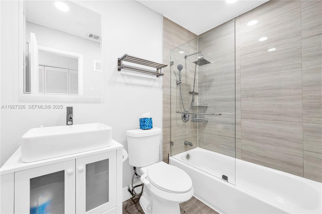 出租: $3,200 (3 贝兹, 2 浴室, 1276 平方英尺)