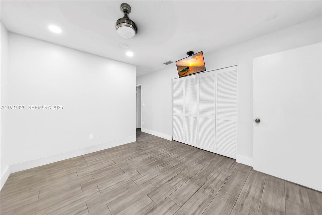 出租: $3,200 (3 贝兹, 2 浴室, 1276 平方英尺)