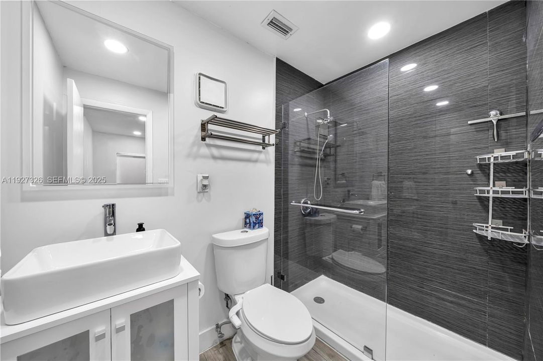 出租: $3,200 (3 贝兹, 2 浴室, 1276 平方英尺)