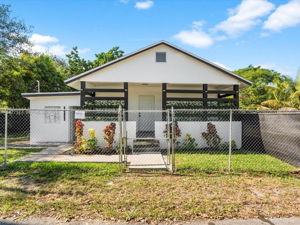 待售: $469,000 (4 贝兹, 3 浴室, 997 平方英尺)