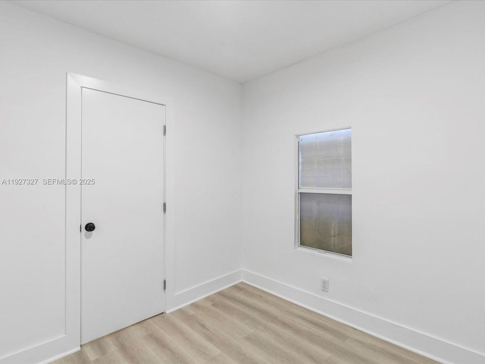 待售: $469,000 (4 贝兹, 3 浴室, 997 平方英尺)