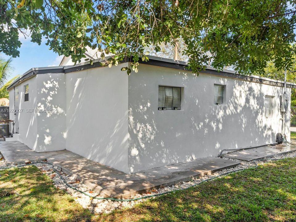 待售: $469,000 (4 贝兹, 3 浴室, 997 平方英尺)