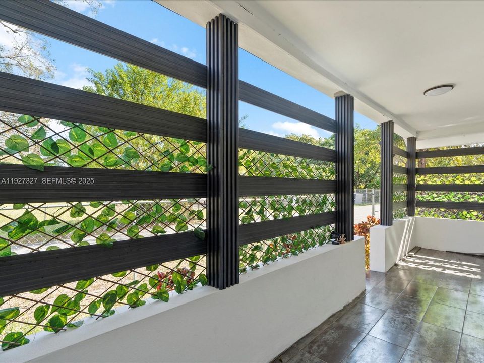 待售: $469,000 (4 贝兹, 3 浴室, 997 平方英尺)