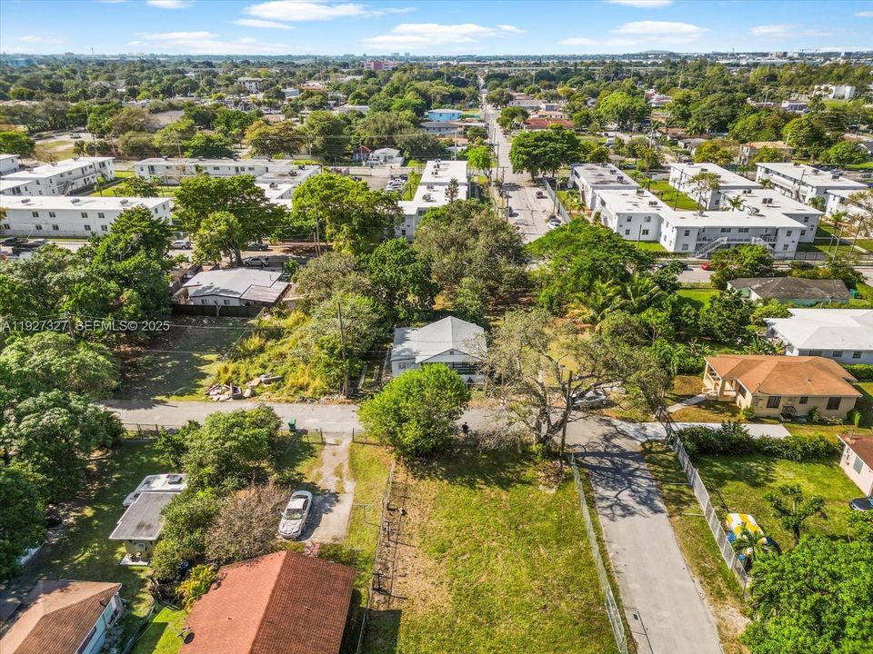 待售: $469,000 (4 贝兹, 3 浴室, 997 平方英尺)