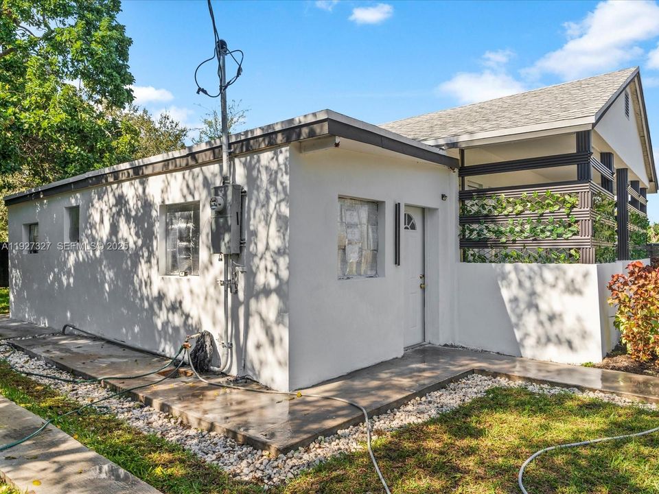 待售: $469,000 (4 贝兹, 3 浴室, 997 平方英尺)