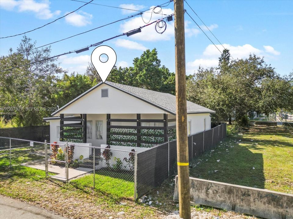 待售: $469,000 (4 贝兹, 3 浴室, 997 平方英尺)