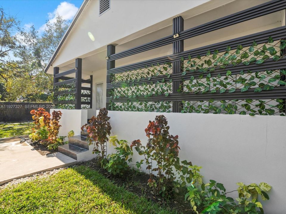 待售: $469,000 (4 贝兹, 3 浴室, 997 平方英尺)