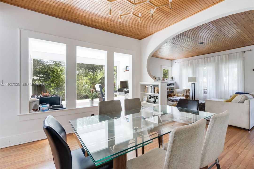 В аренду: $6,300 (2 спален, 1 ванн, 1140 Квадратных фут)