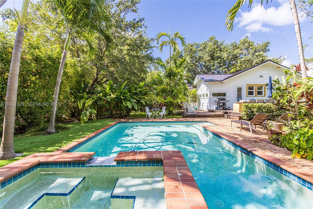 В аренду: $6,300 (2 спален, 1 ванн, 1140 Квадратных фут)