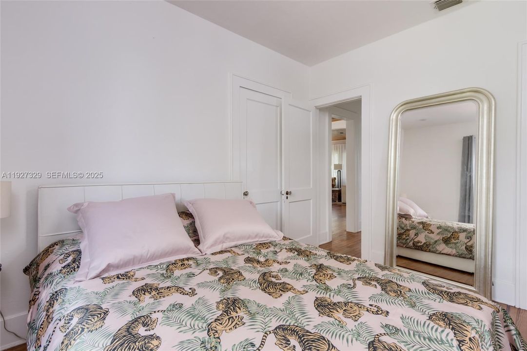 В аренду: $6,300 (2 спален, 1 ванн, 1140 Квадратных фут)