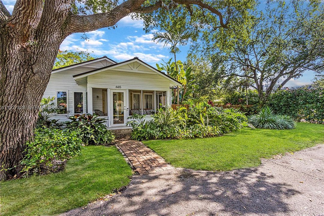 В аренду: $6,300 (2 спален, 1 ванн, 1140 Квадратных фут)