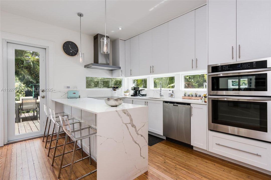 В аренду: $6,300 (2 спален, 1 ванн, 1140 Квадратных фут)