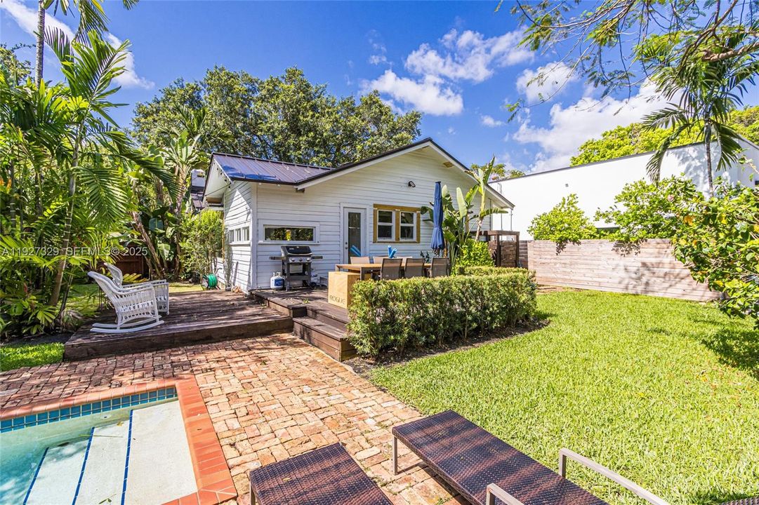 В аренду: $6,300 (2 спален, 1 ванн, 1140 Квадратных фут)