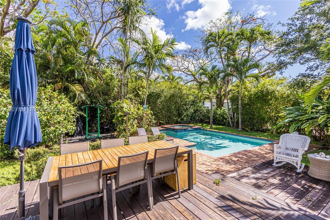 В аренду: $6,300 (2 спален, 1 ванн, 1140 Квадратных фут)