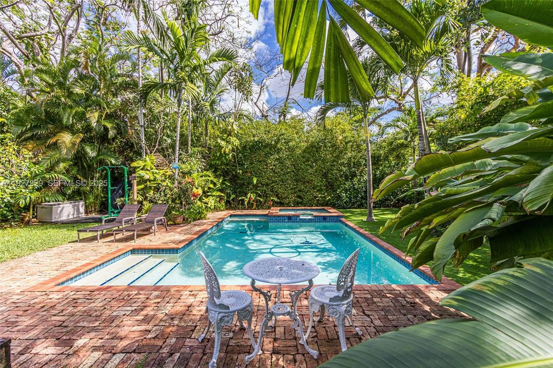 В аренду: $6,300 (2 спален, 1 ванн, 1140 Квадратных фут)