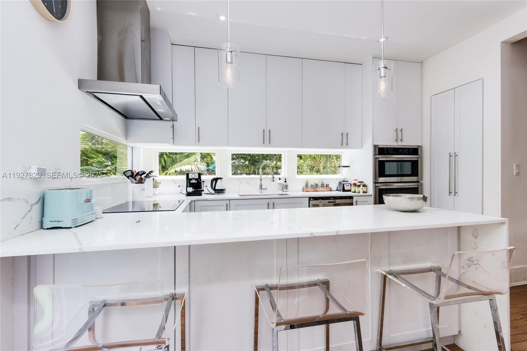 В аренду: $6,300 (2 спален, 1 ванн, 1140 Квадратных фут)