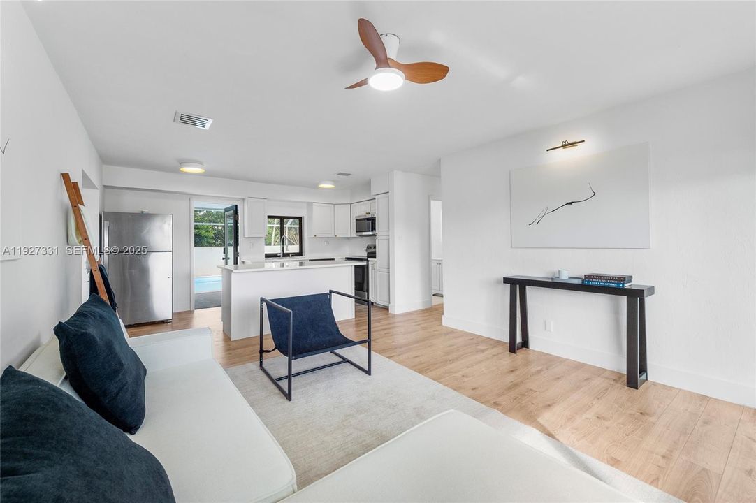 出租: $4,500 (5 贝兹, 2 浴室, 1376 平方英尺)