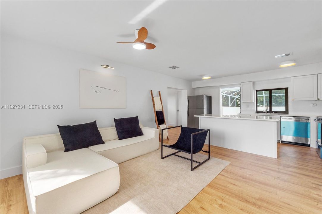 出租: $4,500 (5 贝兹, 2 浴室, 1376 平方英尺)