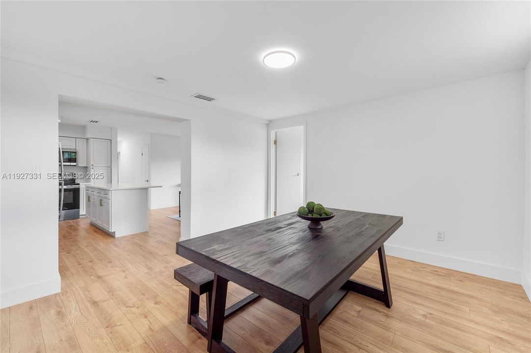 出租: $4,500 (5 贝兹, 2 浴室, 1376 平方英尺)