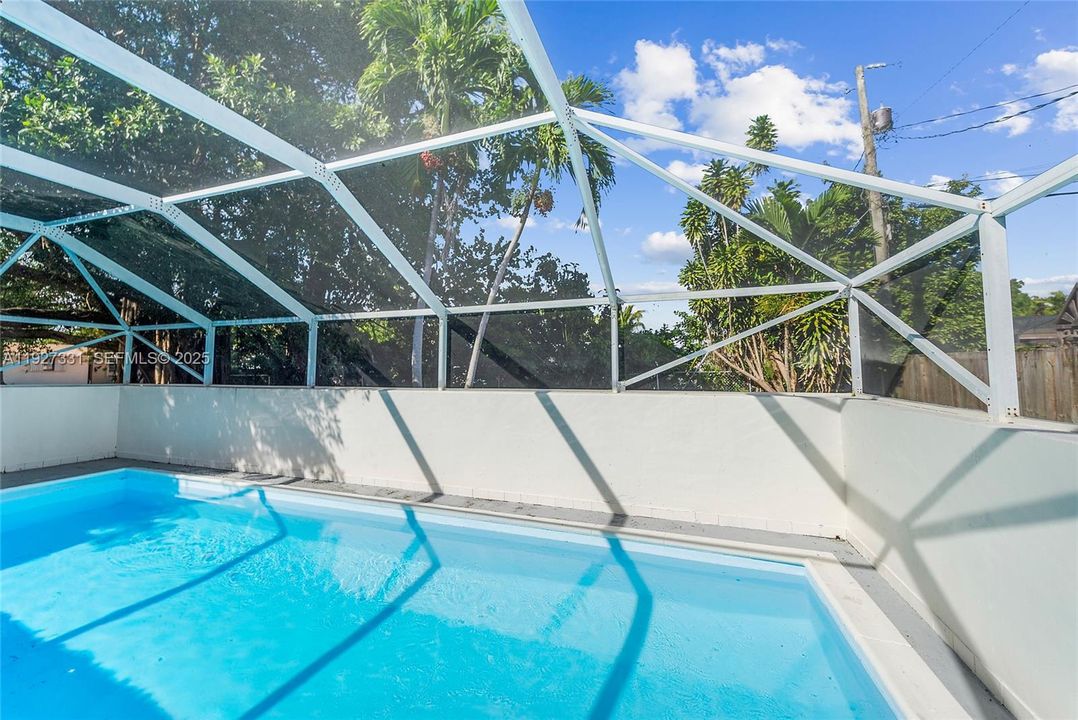 出租: $4,500 (5 贝兹, 2 浴室, 1376 平方英尺)