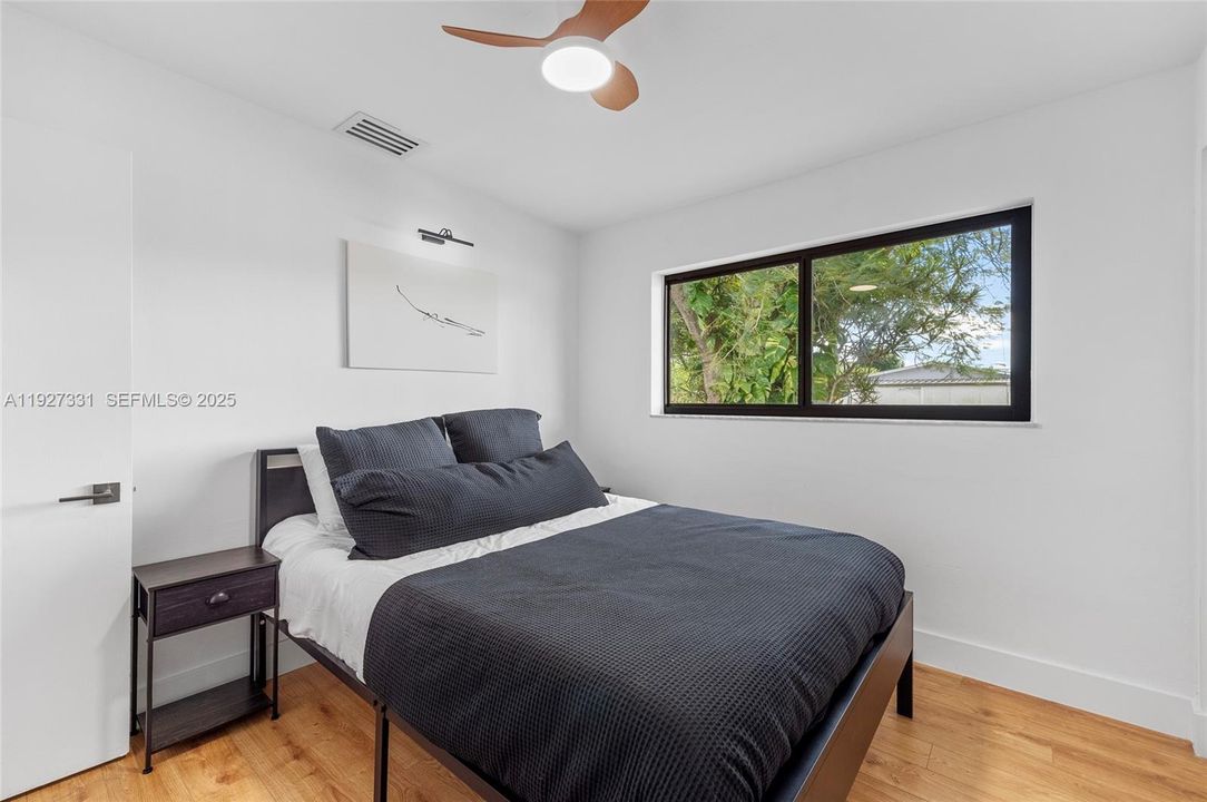 出租: $4,500 (5 贝兹, 2 浴室, 1376 平方英尺)