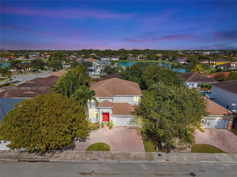 待售: $639,900 (4 贝兹, 3 浴室, 2619 平方英尺)