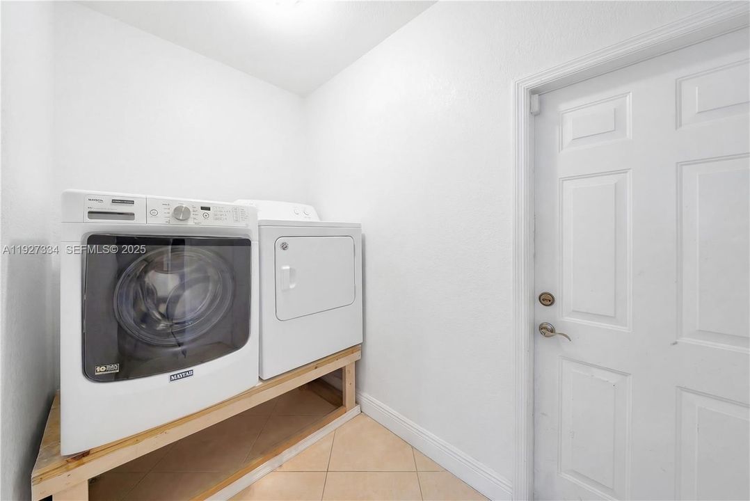 待售: $639,900 (4 贝兹, 3 浴室, 2619 平方英尺)