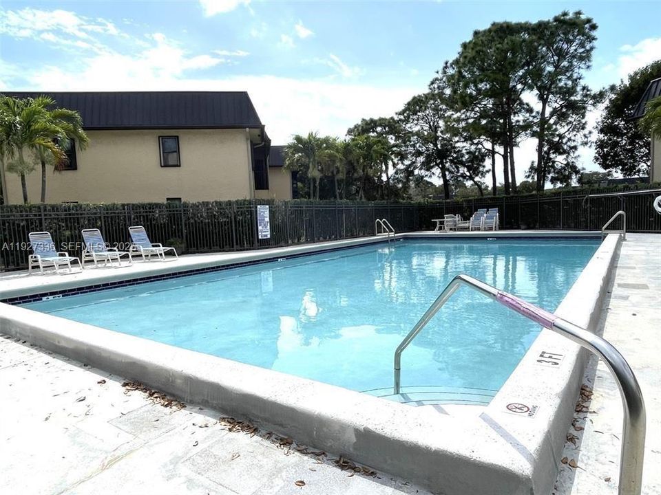 На продажу: $305,000 (2 спален, 2 ванн, 787 Квадратных фут)