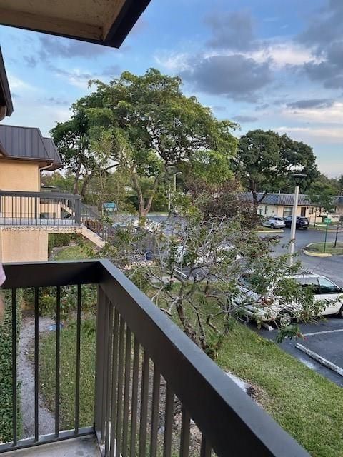 На продажу: $305,000 (2 спален, 2 ванн, 787 Квадратных фут)