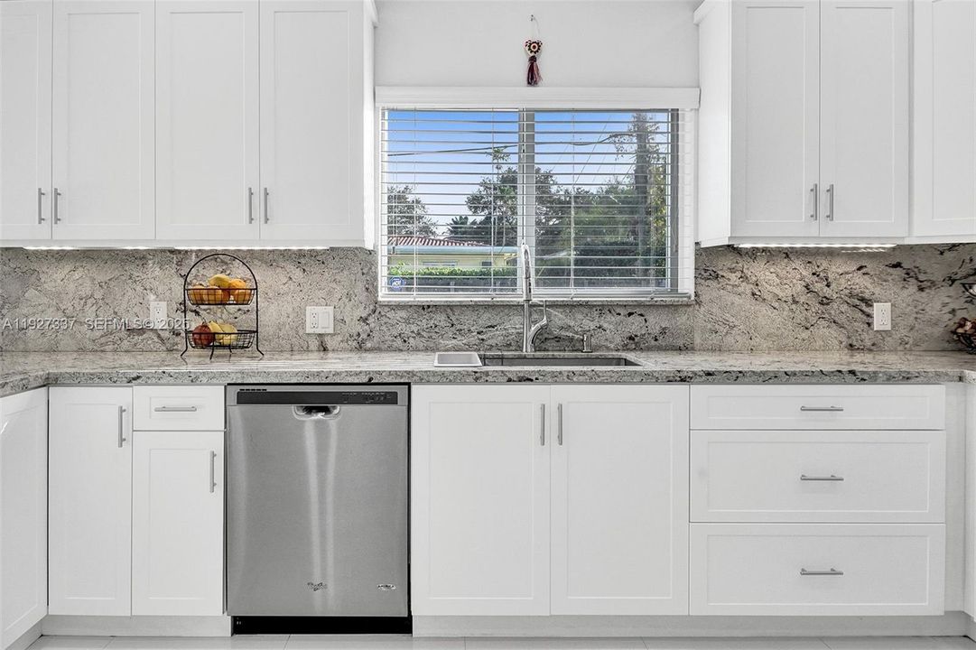 For Rent: $7,000 (4 beds, 3 baths, 2399 Square Feet)