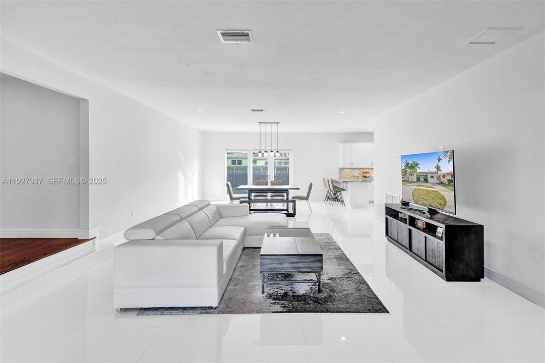 For Rent: $7,000 (4 beds, 3 baths, 2399 Square Feet)