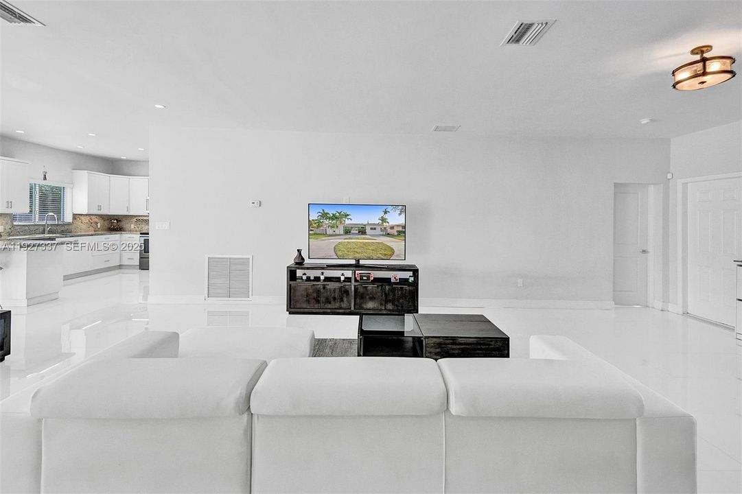 For Rent: $7,000 (4 beds, 3 baths, 2399 Square Feet)