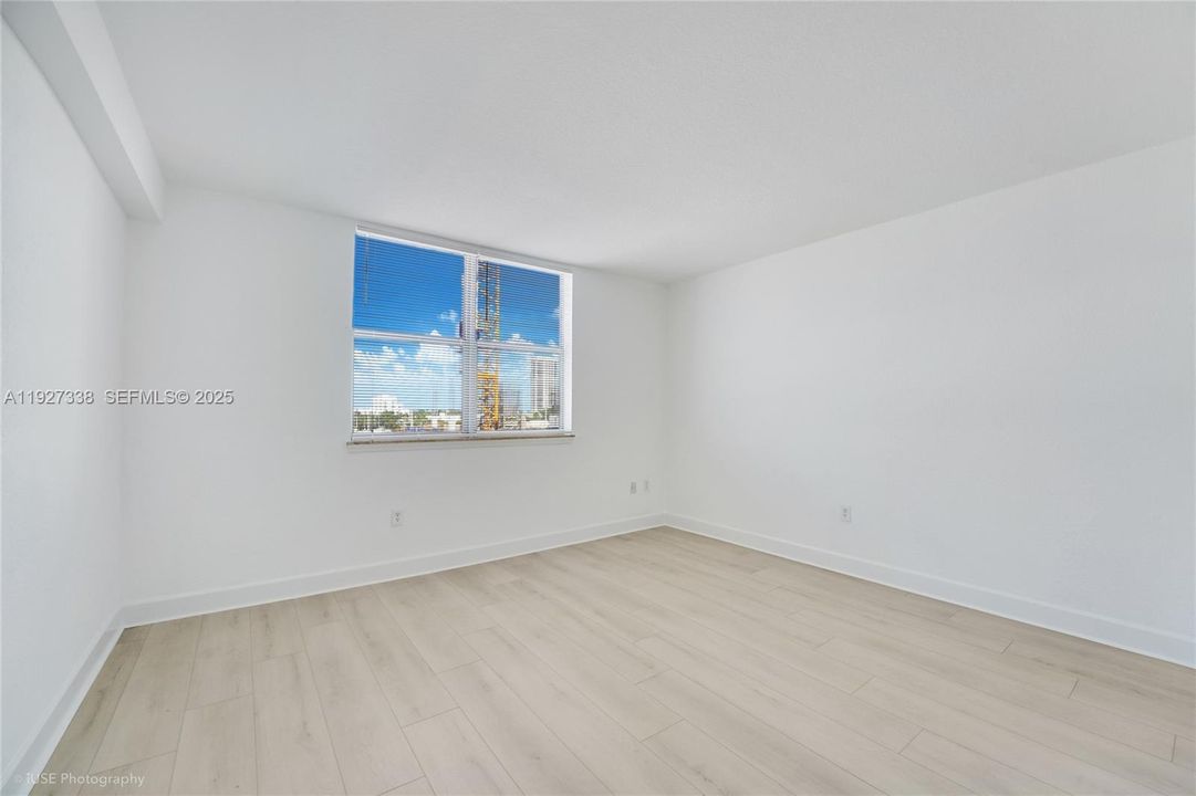 For Sale: $470,000 (2 beds, 2 baths, 1287 Square Feet)