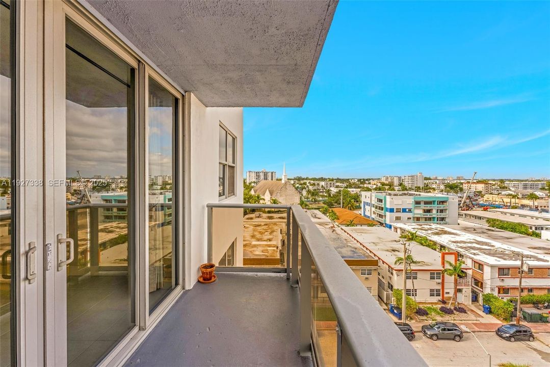 For Sale: $470,000 (2 beds, 2 baths, 1287 Square Feet)