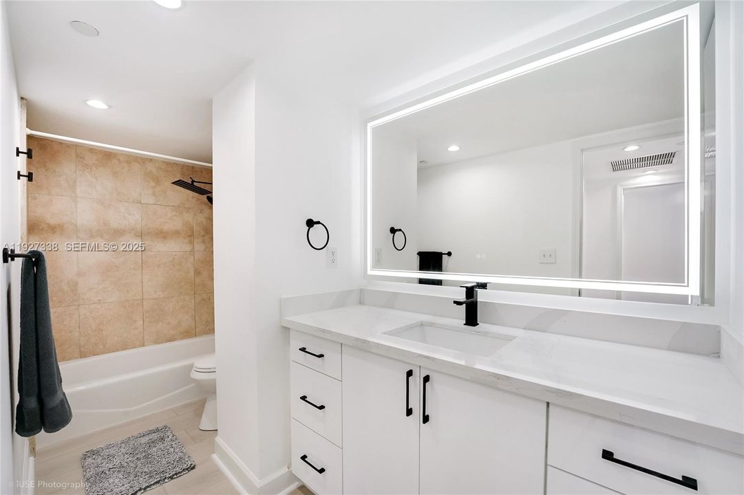 For Sale: $470,000 (2 beds, 2 baths, 1287 Square Feet)