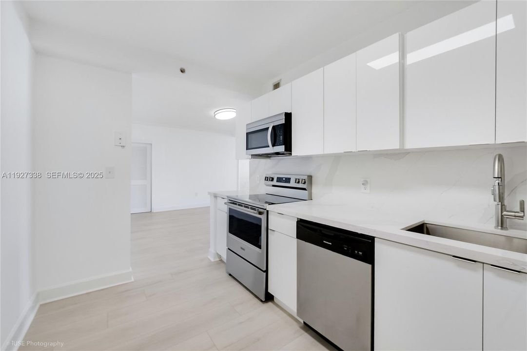 For Sale: $470,000 (2 beds, 2 baths, 1287 Square Feet)