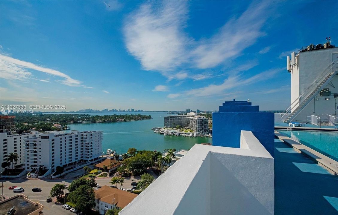 For Sale: $470,000 (2 beds, 2 baths, 1287 Square Feet)