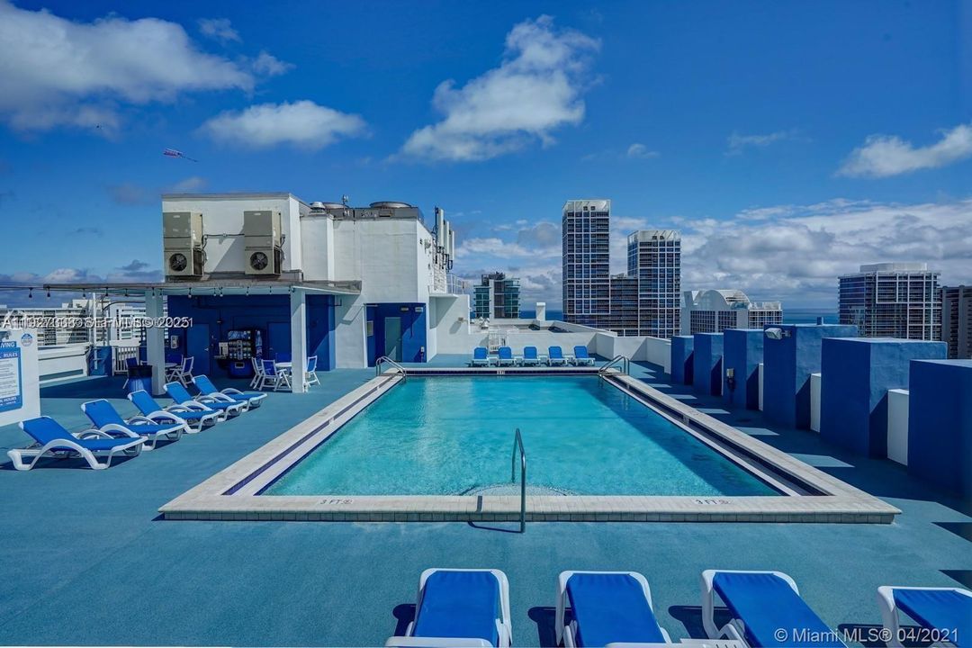 For Sale: $470,000 (2 beds, 2 baths, 1287 Square Feet)