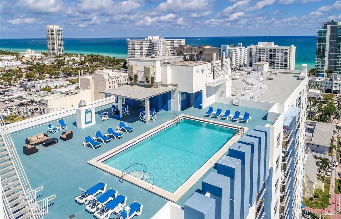 For Sale: $470,000 (2 beds, 2 baths, 1287 Square Feet)