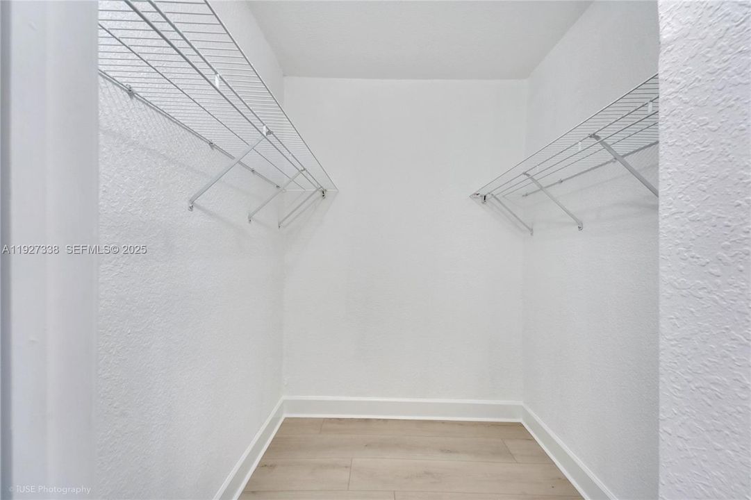 For Sale: $470,000 (2 beds, 2 baths, 1287 Square Feet)