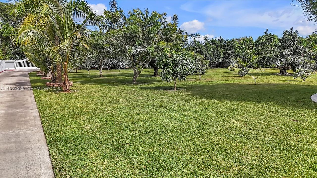 For Sale: $1,650,000 (4 beds, 5 baths, 3044 Square Feet)