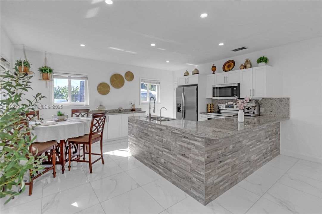 For Sale: $1,650,000 (4 beds, 5 baths, 3044 Square Feet)