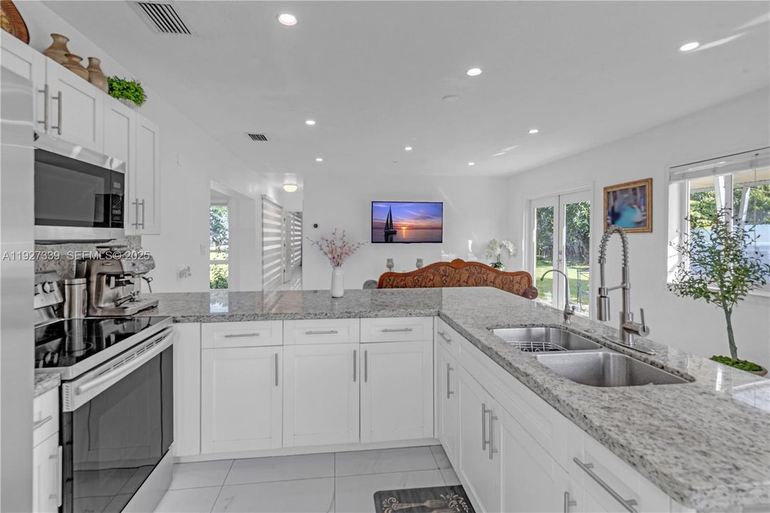 For Sale: $1,650,000 (4 beds, 5 baths, 3044 Square Feet)