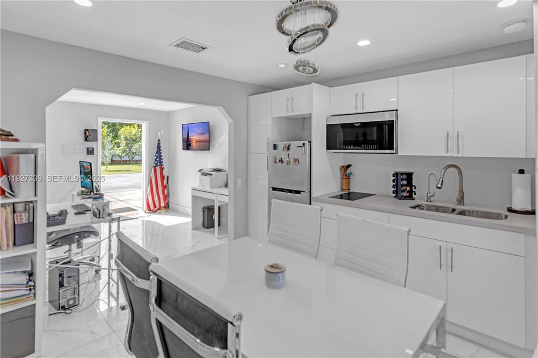 For Sale: $1,650,000 (4 beds, 5 baths, 3044 Square Feet)