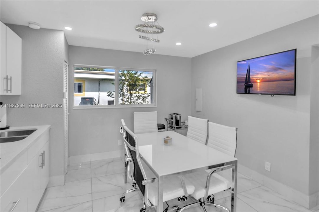 For Sale: $1,650,000 (4 beds, 5 baths, 3044 Square Feet)