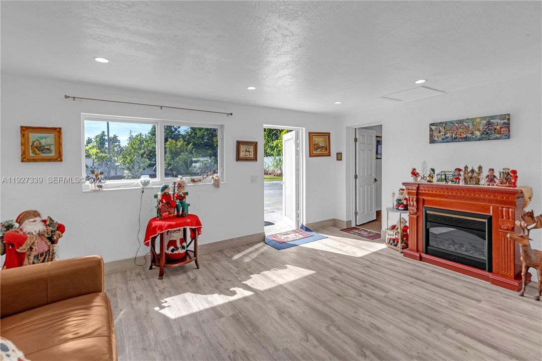 For Sale: $1,650,000 (4 beds, 5 baths, 3044 Square Feet)