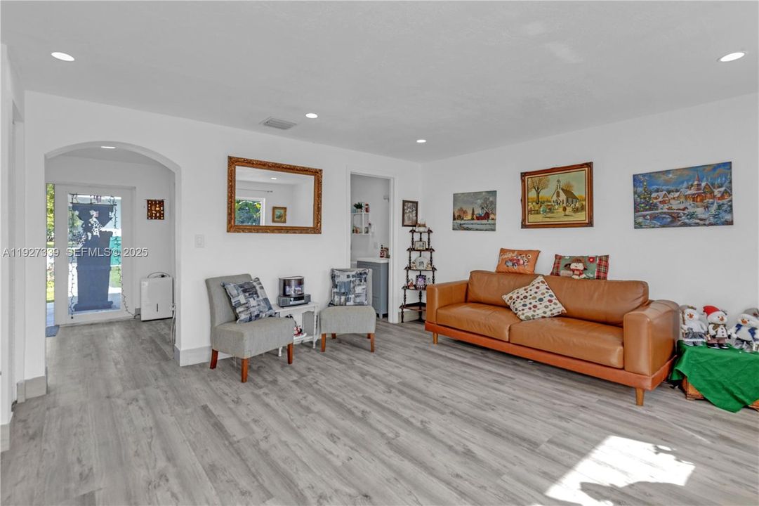 For Sale: $1,650,000 (4 beds, 5 baths, 3044 Square Feet)