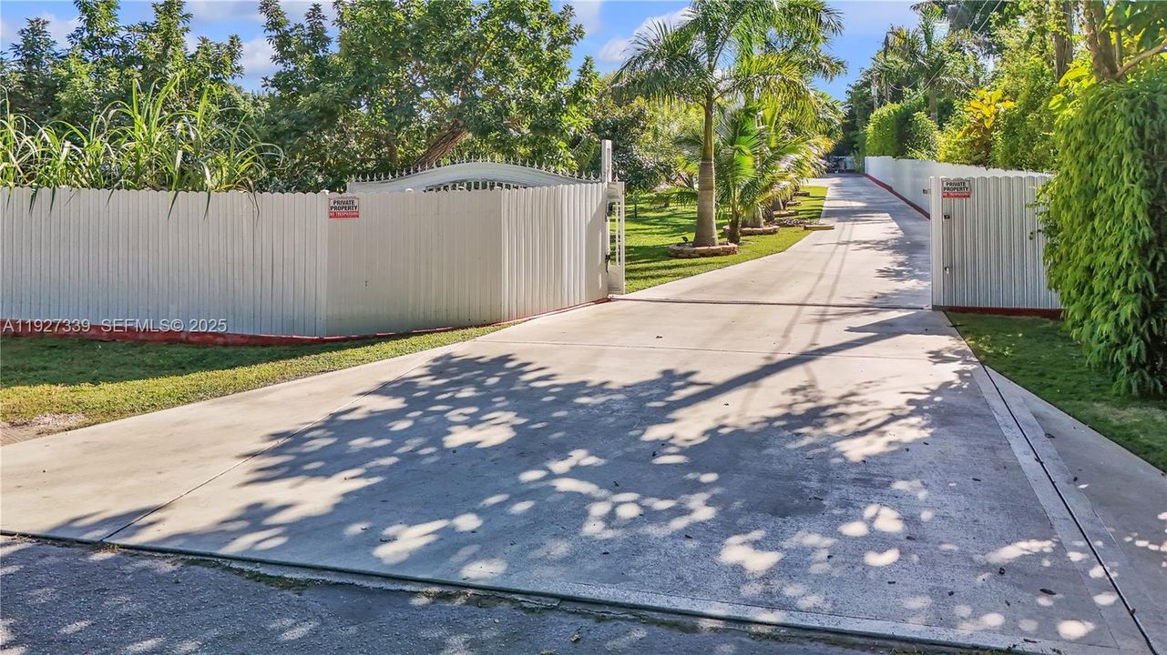 For Sale: $1,650,000 (4 beds, 5 baths, 3044 Square Feet)