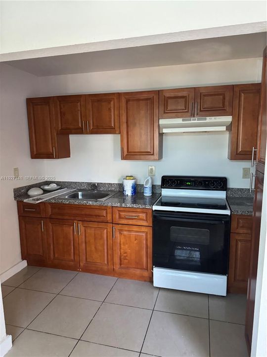 For Sale: $198,000 (2 beds, 1 baths, 753 Square Feet)