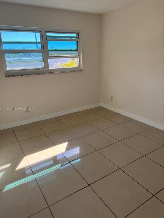 For Sale: $198,000 (2 beds, 1 baths, 753 Square Feet)